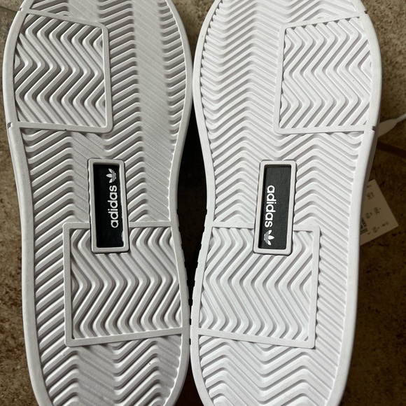 🌟 NEW ADIDAS SLEEK SUPER WOMEN SIZE 8, BUT FIT LIKE A SIZE 9 🌟 - Picture 8 of 16